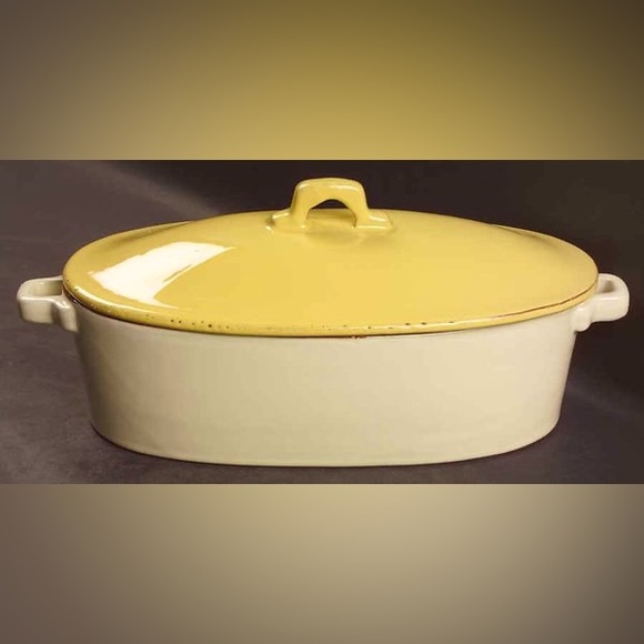 Vietri 2.25 Quart Oval Covered Casserole